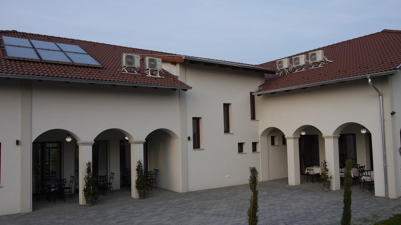 Radhe Resort Es Syam Meditacios Es Rendezvenykozpont Somogyvámos Kültér fotó